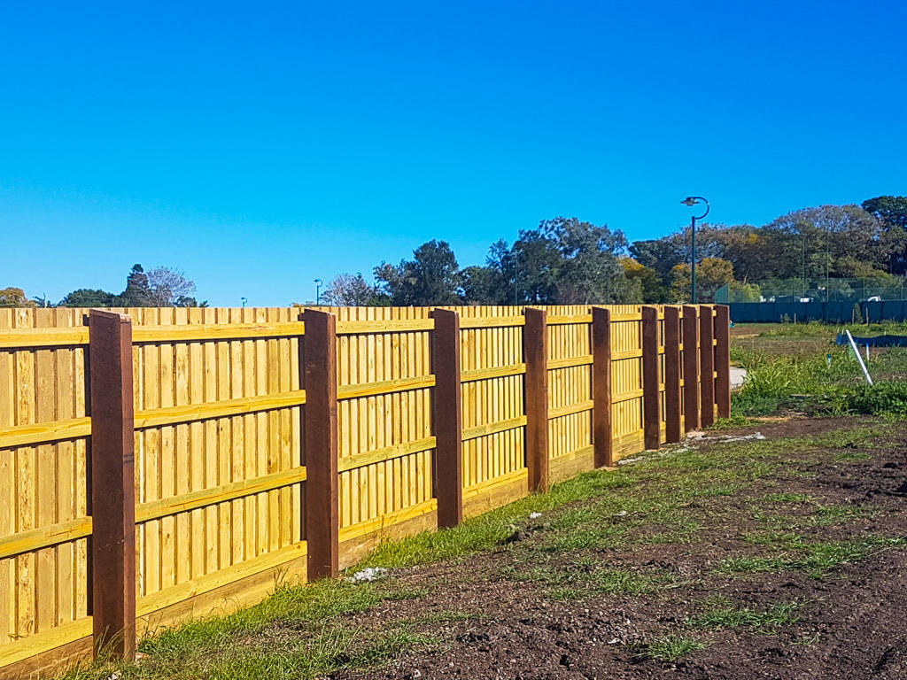 image of previous construction fencing job timber 2